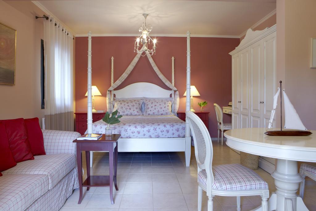 Avra Private Suites Lassi  Exteriér fotografie